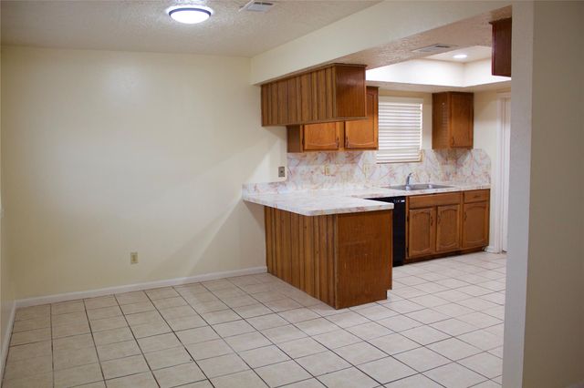 16326 Quail Place Drive, Houston, TX 77489