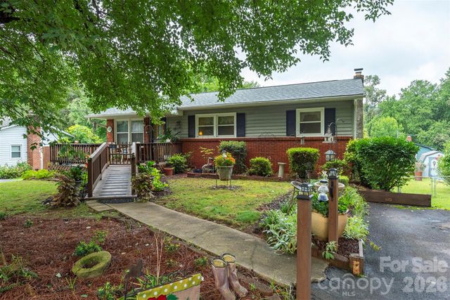 424 Lower Grassy Branch Road, Asheville, NC 28805