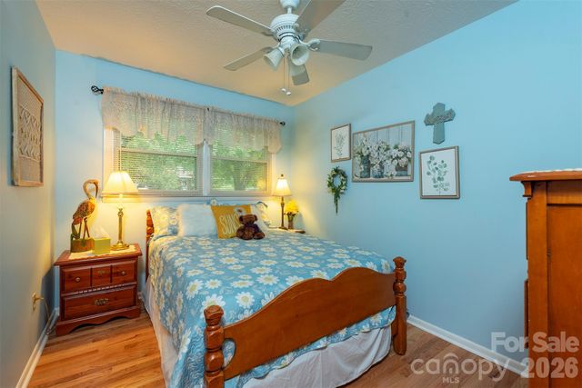 424 Lower Grassy Branch Road, Asheville, NC 28805