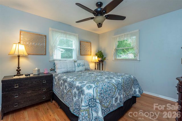 424 Lower Grassy Branch Road, Asheville, NC 28805
