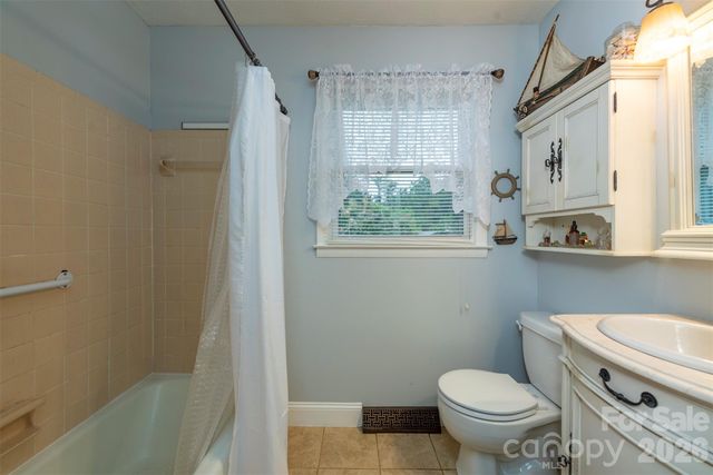 424 Lower Grassy Branch Road, Asheville, NC 28805