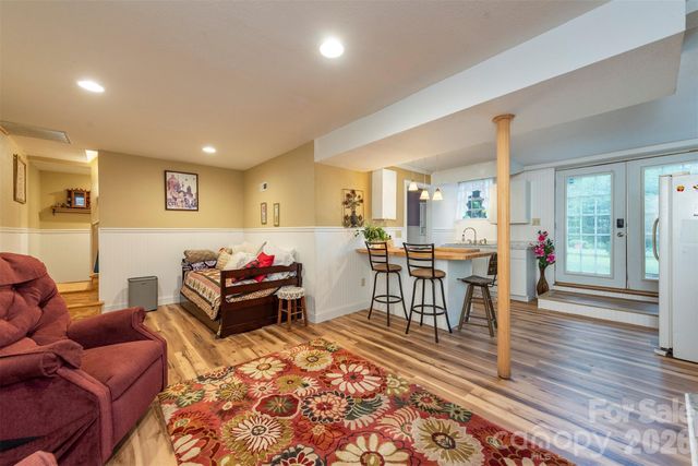 424 Lower Grassy Branch Road, Asheville, NC 28805