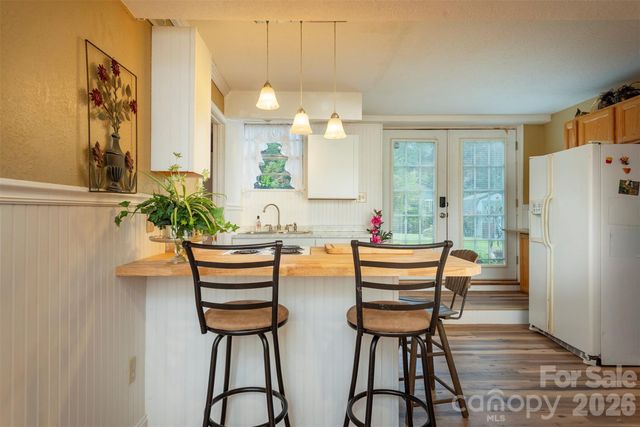 424 Lower Grassy Branch Road, Asheville, NC 28805