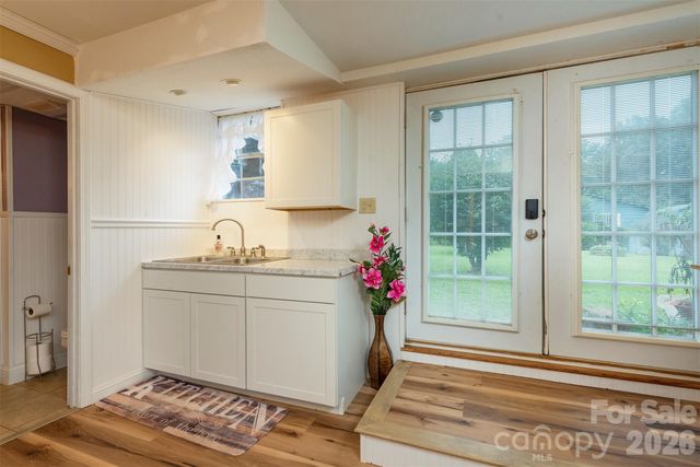 424 Lower Grassy Branch Road, Asheville, NC 28805