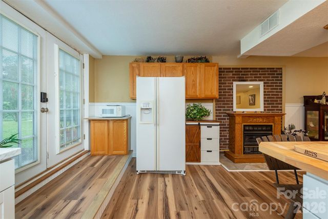 424 Lower Grassy Branch Road, Asheville, NC 28805