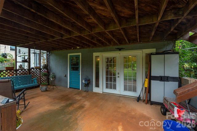 424 Lower Grassy Branch Road, Asheville, NC 28805