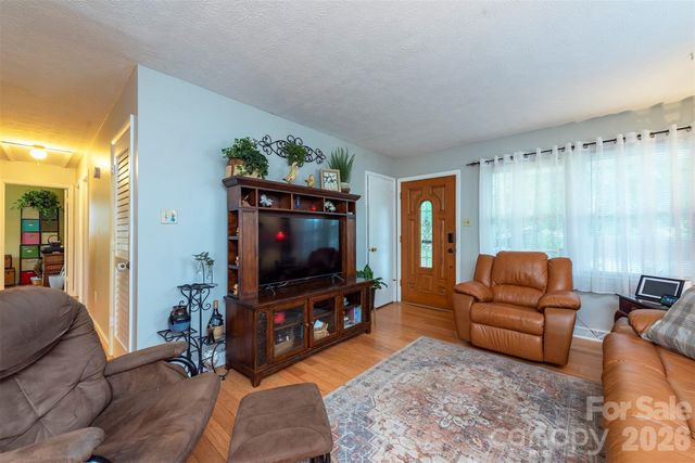 424 Lower Grassy Branch Road, Asheville, NC 28805