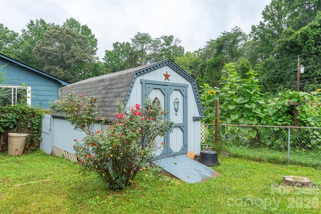 424 Lower Grassy Branch Road, Asheville, NC 28805