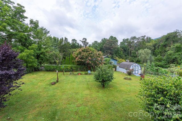 424 Lower Grassy Branch Road, Asheville, NC 28805