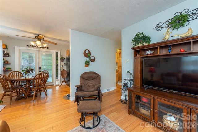 424 Lower Grassy Branch Road, Asheville, NC 28805