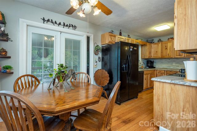 424 Lower Grassy Branch Road, Asheville, NC 28805