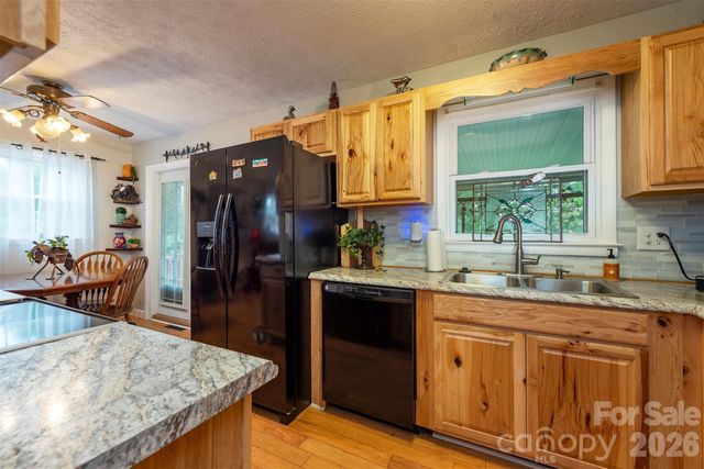 424 Lower Grassy Branch Road, Asheville, NC 28805