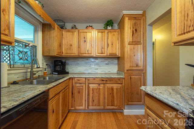 424 Lower Grassy Branch Road, Asheville, NC 28805