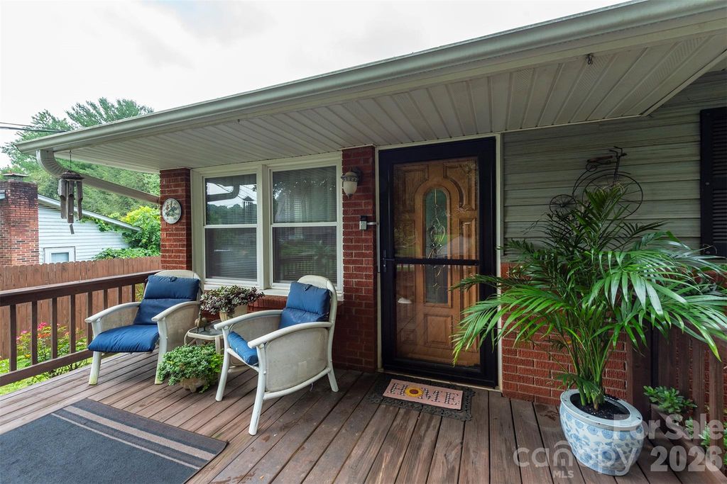 424 Lower Grassy Branch Road, Asheville, NC 28805