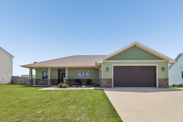 711 Lily Lane, Pleasantville, IA 50225