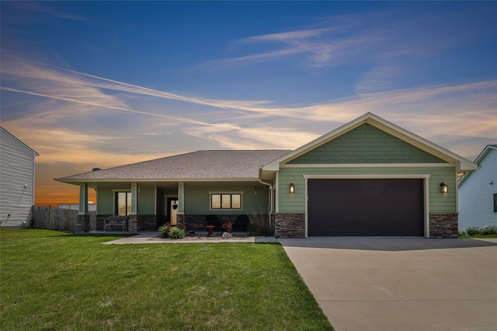 711 Lily Lane, Pleasantville, IA 50225