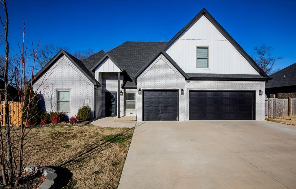 3500 SW Lucretia Road, Bentonville, AR 72713
