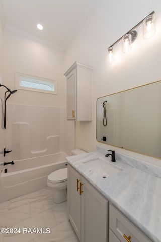 424 Dunvegan Court, Lafayette, LA 70503