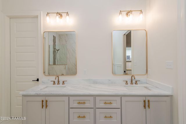 424 Dunvegan Court, Lafayette, LA 70503
