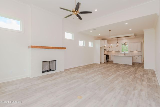 424 Dunvegan Court, Lafayette, LA 70503