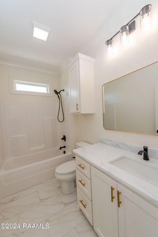 424 Dunvegan Court, Lafayette, LA 70503