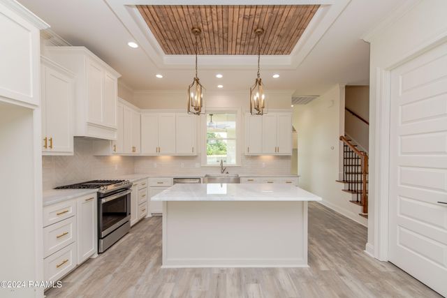 424 Dunvegan Court, Lafayette, LA 70503
