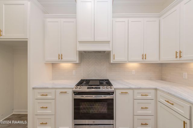 424 Dunvegan Court, Lafayette, LA 70503