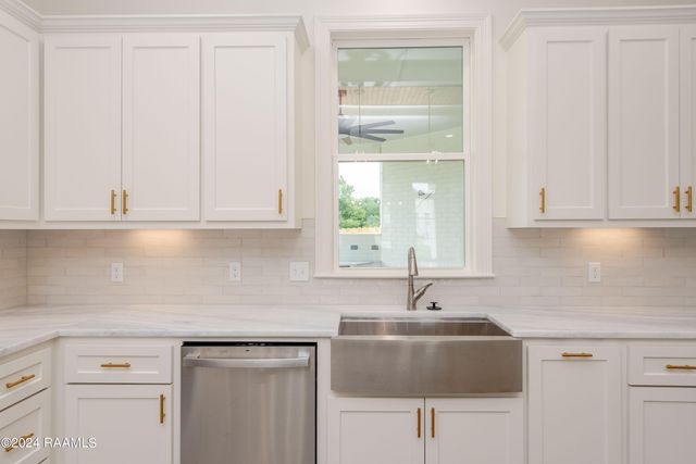 424 Dunvegan Court, Lafayette, LA 70503
