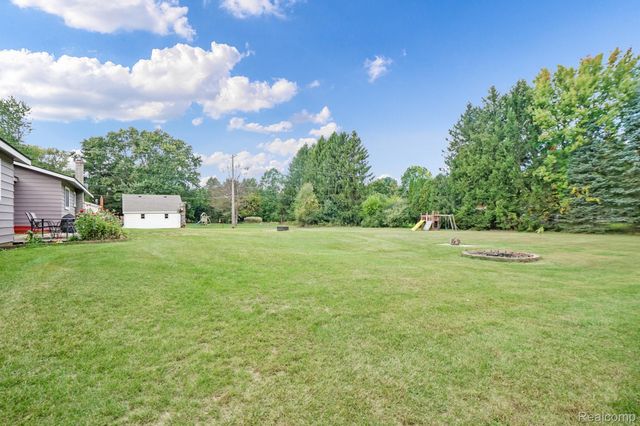 5014 Oak Hill Road, Brandon Charter Township, MI 48348