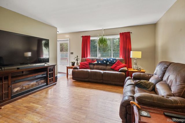 5014 Oak Hill Road, Brandon Charter Township, MI 48348