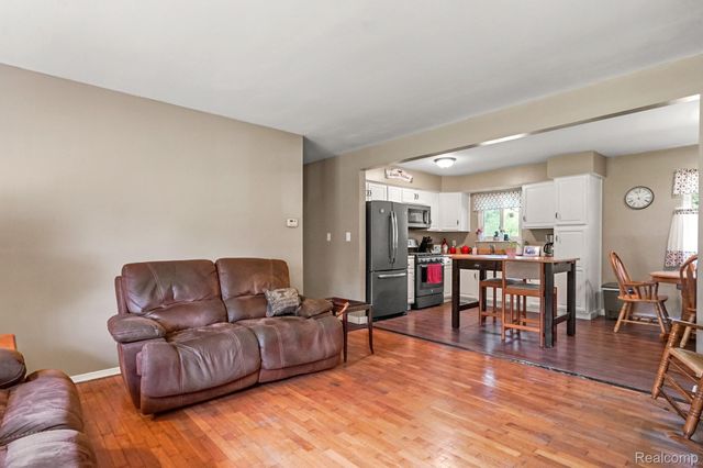 5014 Oak Hill Road, Brandon Charter Township, MI 48348