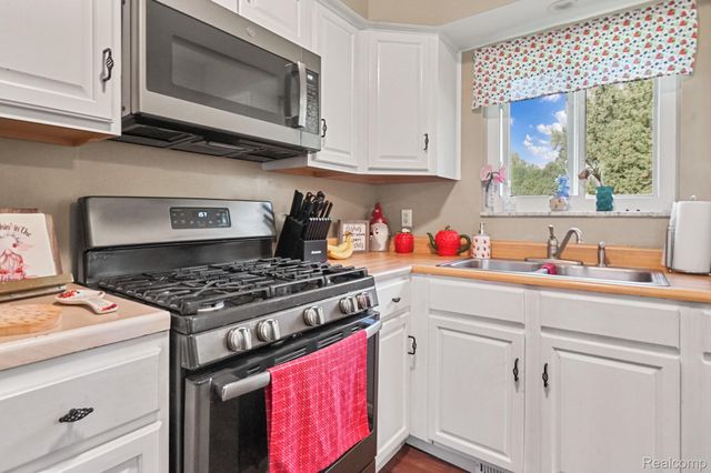 5014 Oak Hill Road, Brandon Charter Township, MI 48348