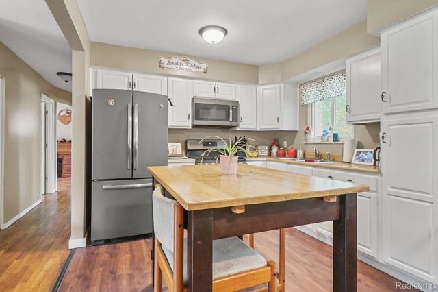 5014 Oak Hill Road, Brandon Charter Township, MI 48348