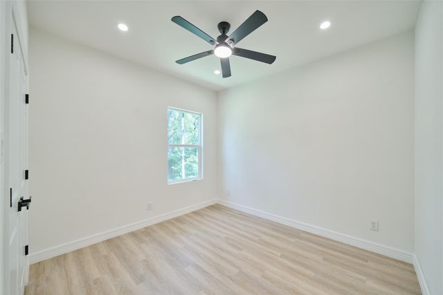 140 Oak Circle, Livingston, TX 77351