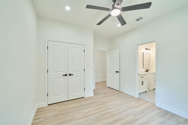 140 Oak Circle, Livingston, TX 77351