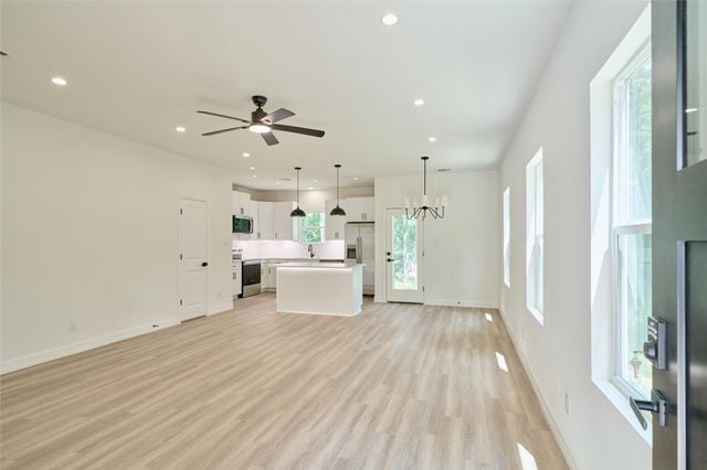140 Oak Circle, Livingston, TX 77351