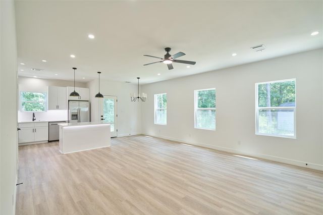140 Oak Circle, Livingston, TX 77351