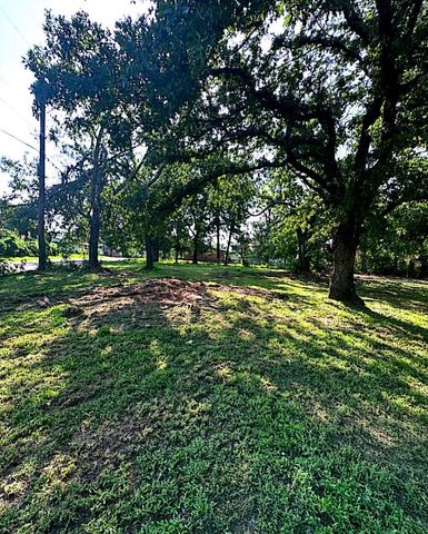 2810 Graham Street, Paris, TX 75460