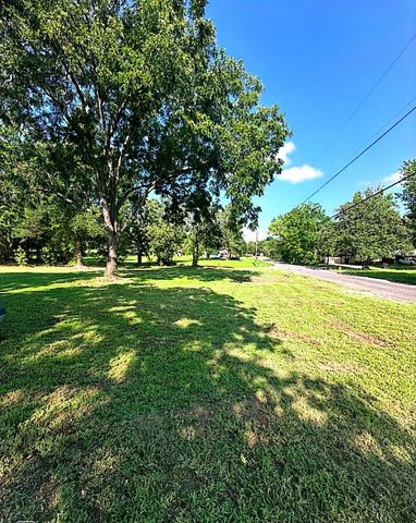 2810 Graham Street, Paris, TX 75460