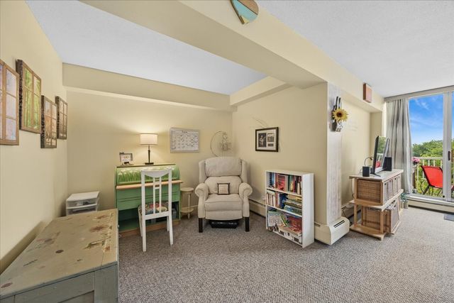 2211 S Stewart Avenue S 6D, Lombard, IL 60148