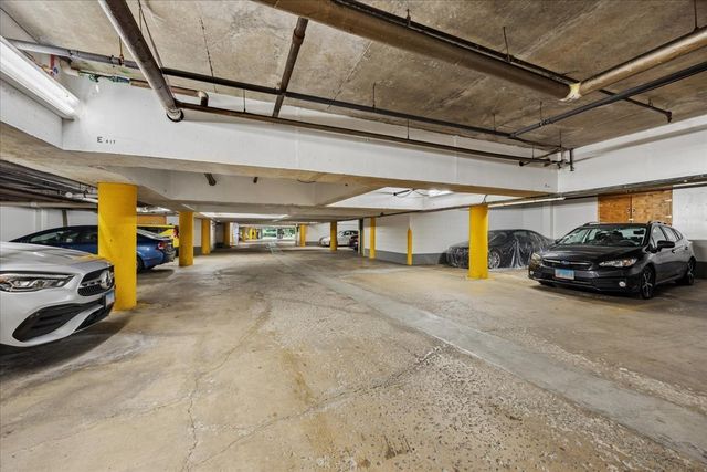 2211 S Stewart Avenue S 6D, Lombard, IL 60148