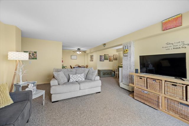 2211 S Stewart Avenue S 6D, Lombard, IL 60148