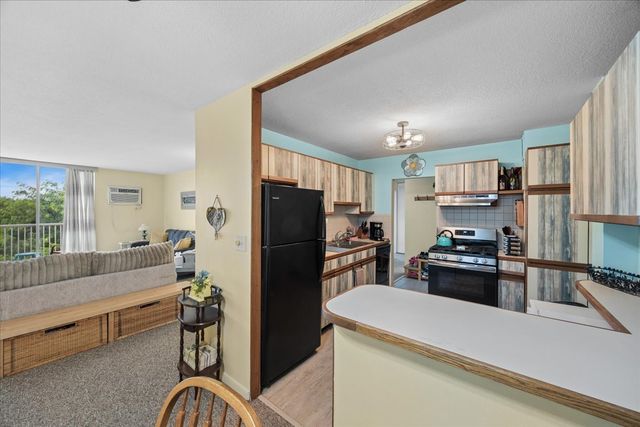 2211 S Stewart Avenue S 6D, Lombard, IL 60148