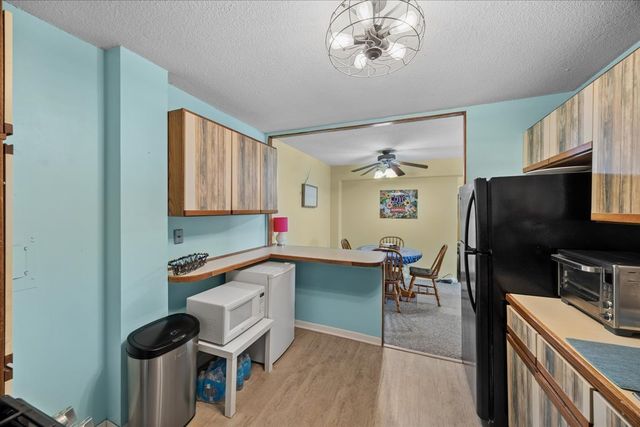 2211 S Stewart Avenue S 6D, Lombard, IL 60148