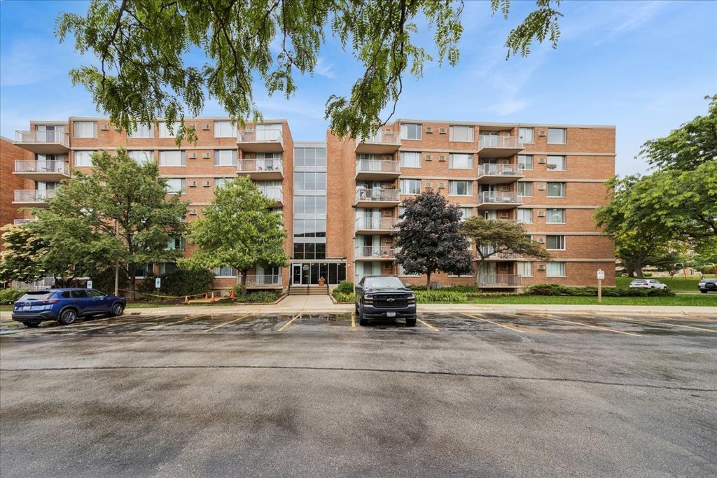 2211 S Stewart Avenue S 6D, Lombard, IL 60148