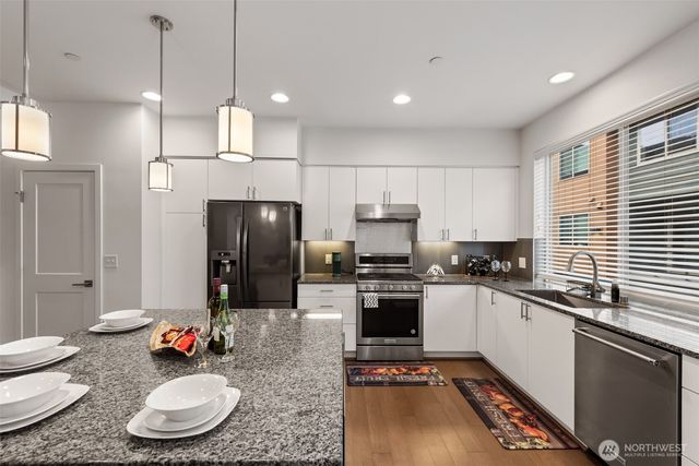 15729 NE 14th Aly, Bellevue, WA 98008