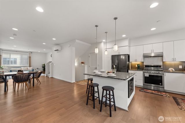 15729 NE 14th Aly, Bellevue, WA 98008