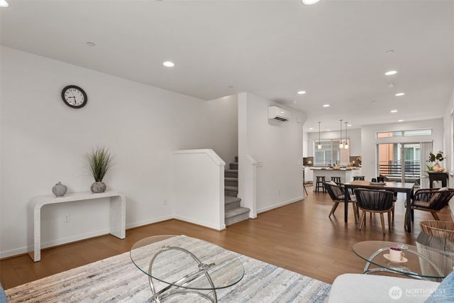 15729 NE 14th Aly, Bellevue, WA 98008