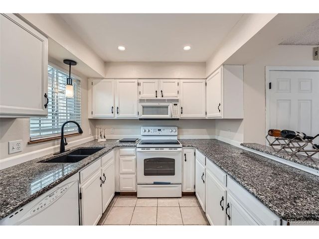 9202 W Ontario Dr, Littleton, CO 80128