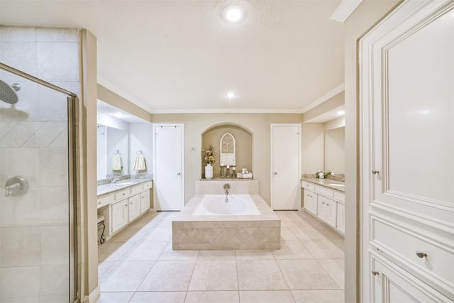 11730 Cypresswood Drive, Houston, TX 77070